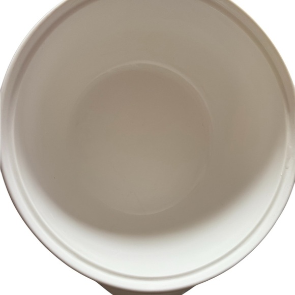 Savinio White Casserole Dish with Lid. - Picture 3 of 12